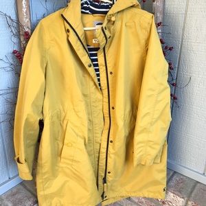Long mid thigh yellow rain coat Joules Large